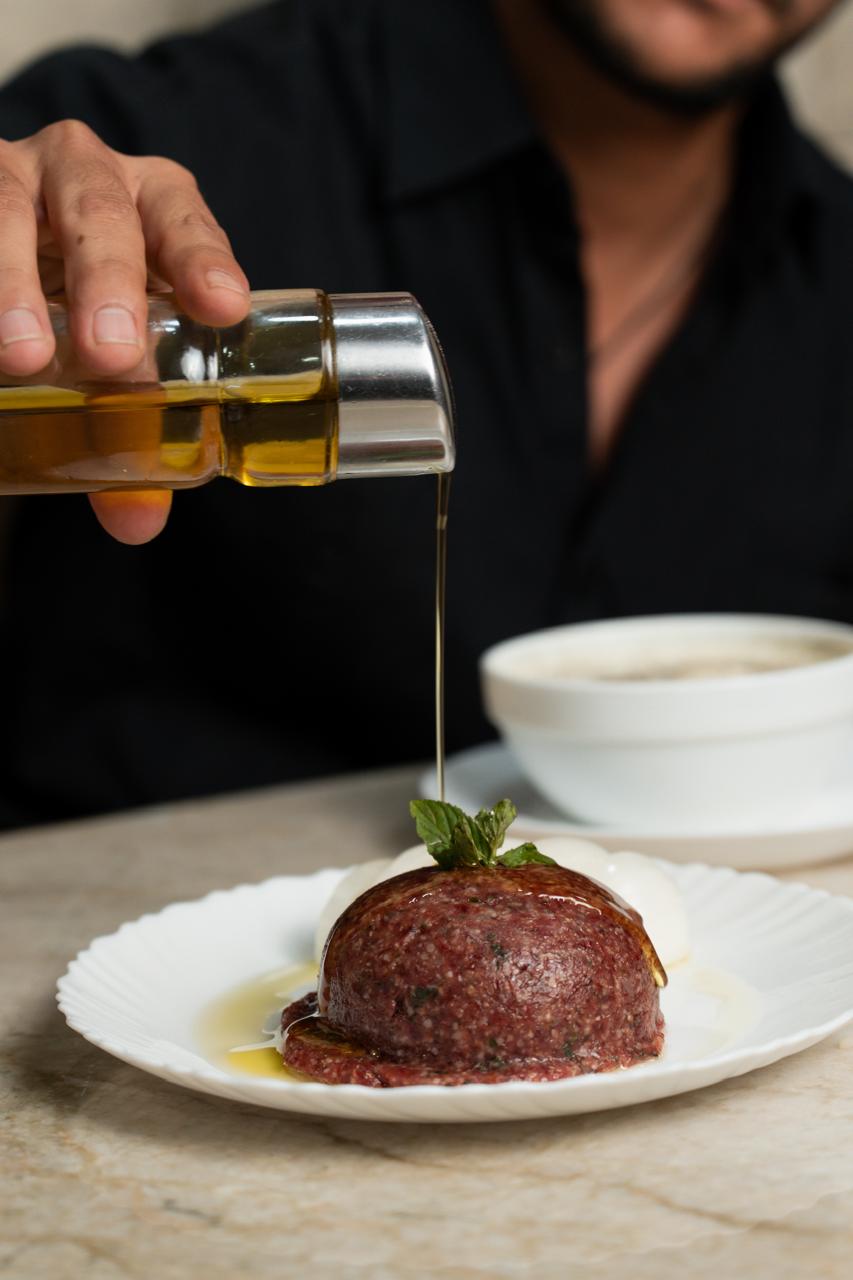 Kibbe crudo con aceite de oliva